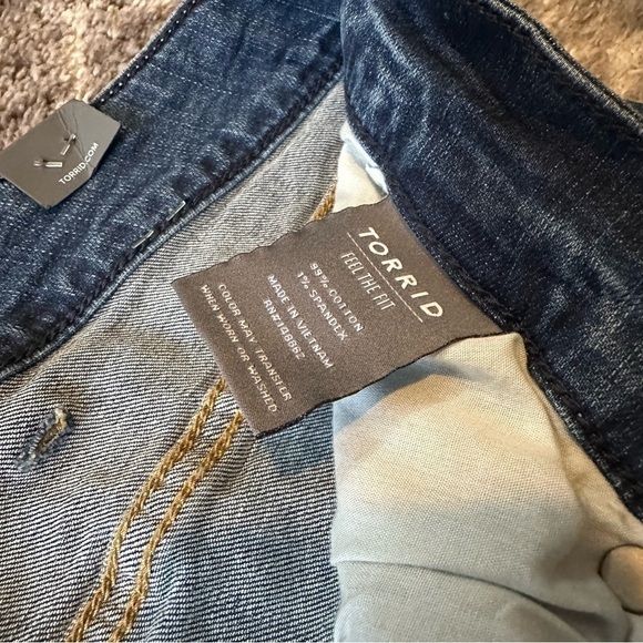 NWT Torrid High Rise Wide Leg Vintage Stretch Jeans 28S - Picture 5 of 11
